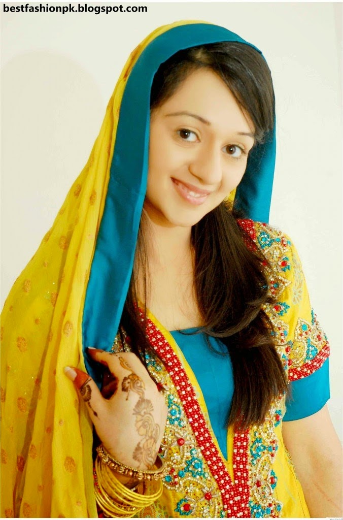 Latset Bridal Mehndi Dresses and Jewellery