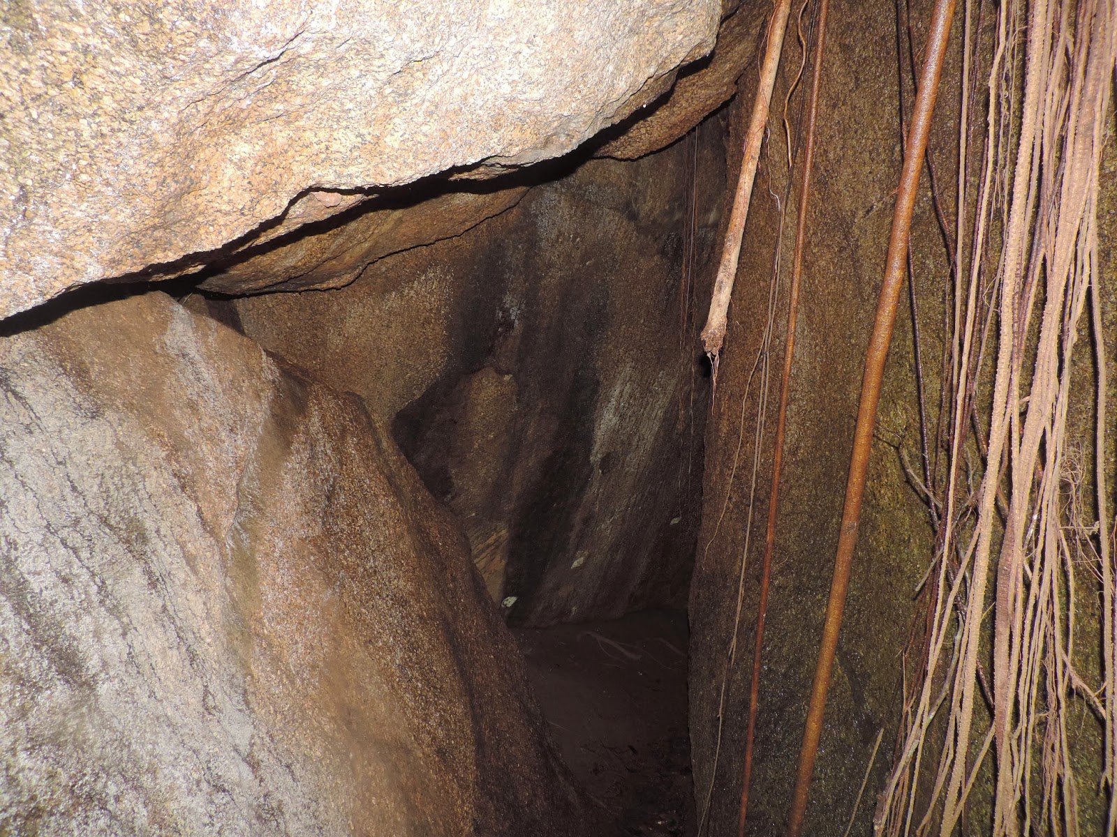 Alarinka Agbaye Travel and Tourism Pictures of Stone Age cave in Iwo