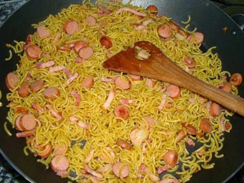 ELS NOSTRES MOMENTS Fideua de frankfurt y bacon