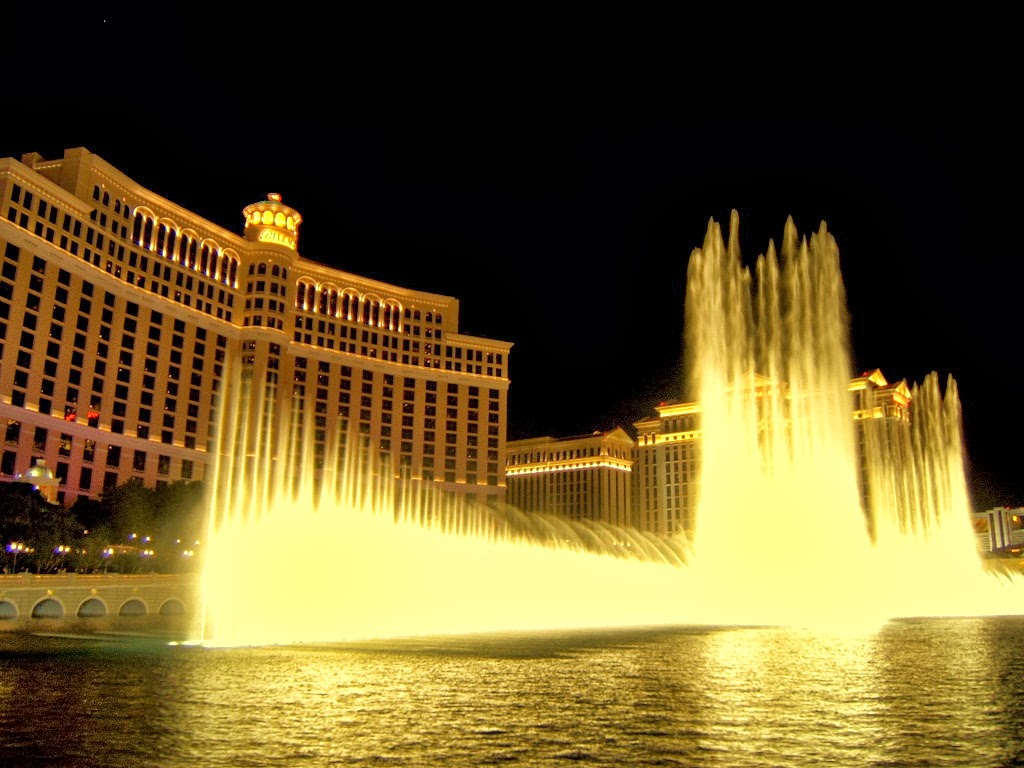 Bellagio Musical and Dancing Fountains in Las Vegas Travel and