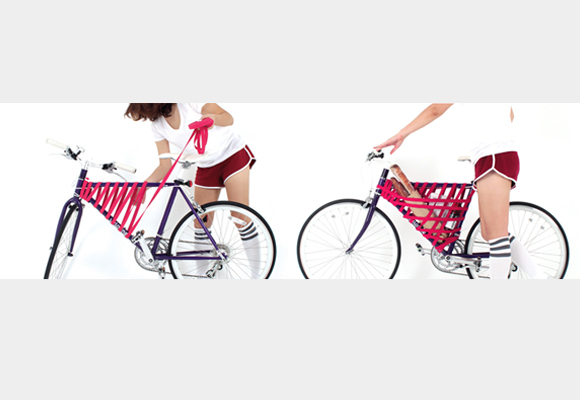 Bicicleta tem porta objetos adaptada no quadro