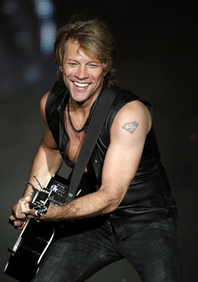 human statue bodyart bon jovi my first time, by eva rinaldi 14273 bon jovi show must go on even after injury human statue bodyart bon jovi my first time, by eva rinaldi