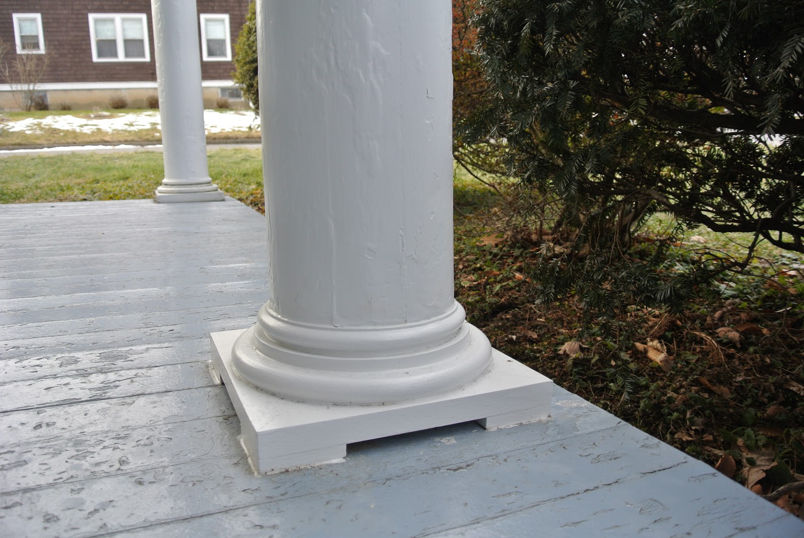 New Exterior Column Bases with Simple Decor