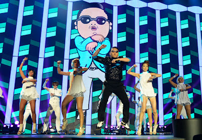 Ακόμα «σπάει» τα ρεκόρ το Gangnam Style και ο PSY