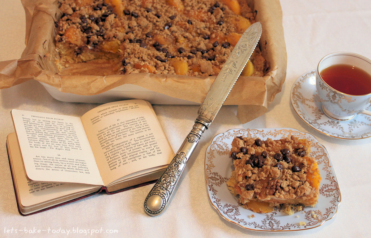 Let's bake today! Peach and Apricot Crumble Cake