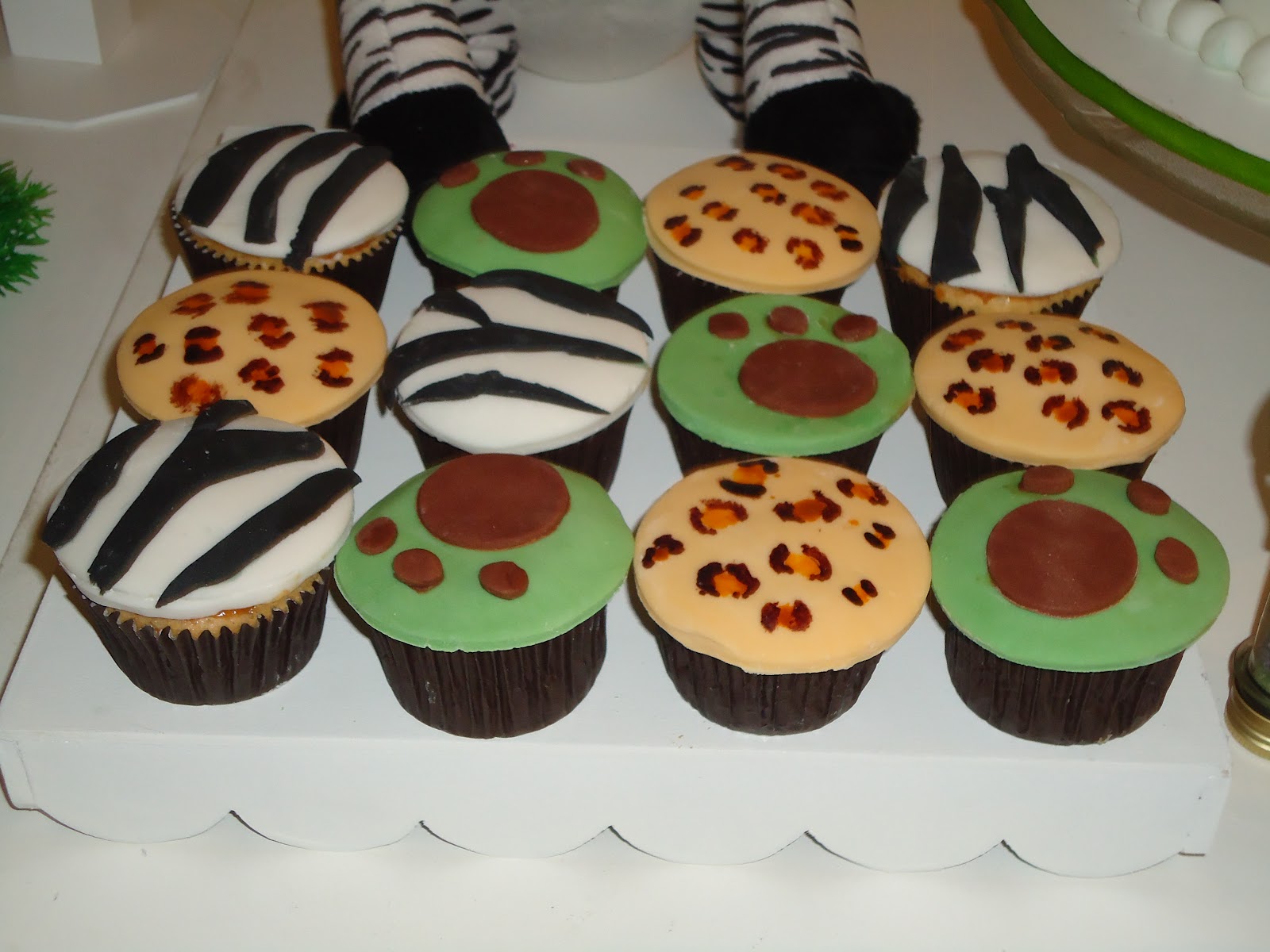 Patricia Malcher Bolos Decorados Bolo e Cupcakes Safari