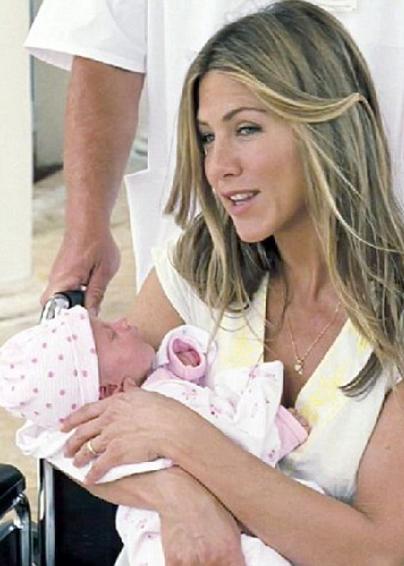 Hot Wallpaper: Jennifer aniston pregnant.