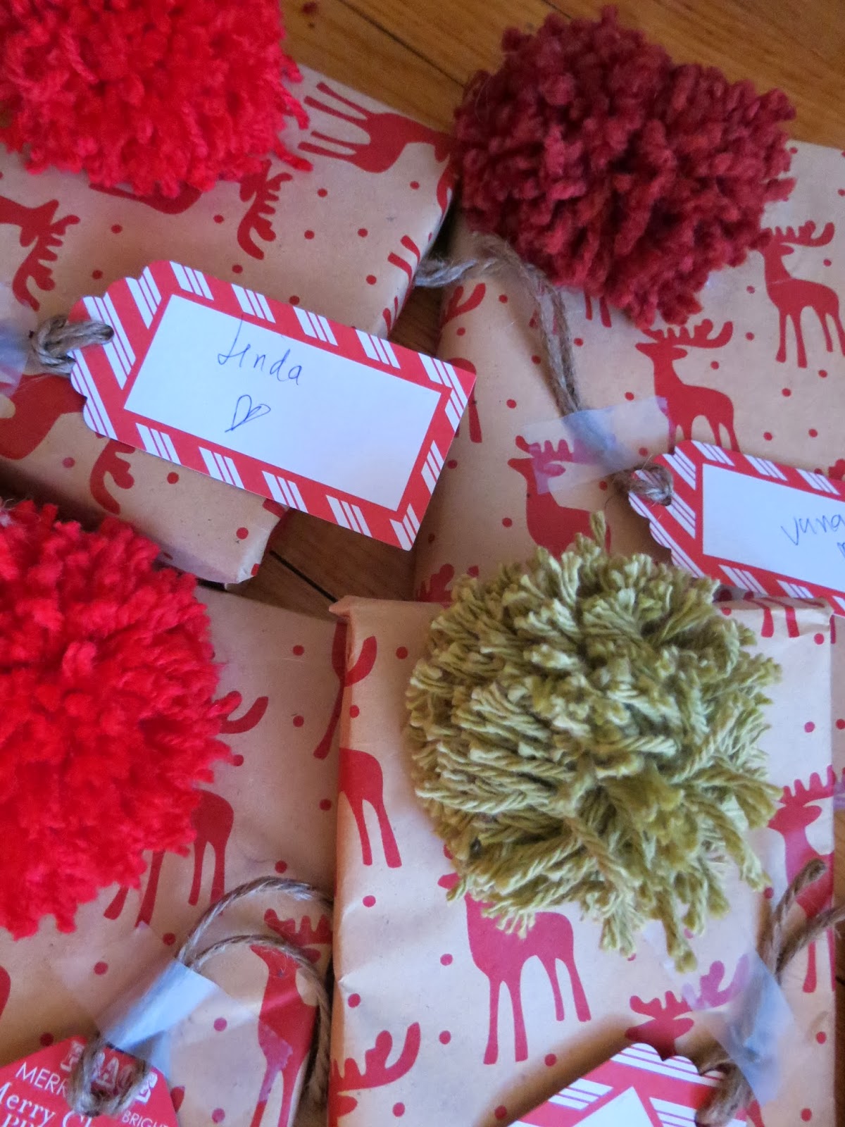 The Simple Craft Diaries Easy Pom Pom, Cute Gift Wrap