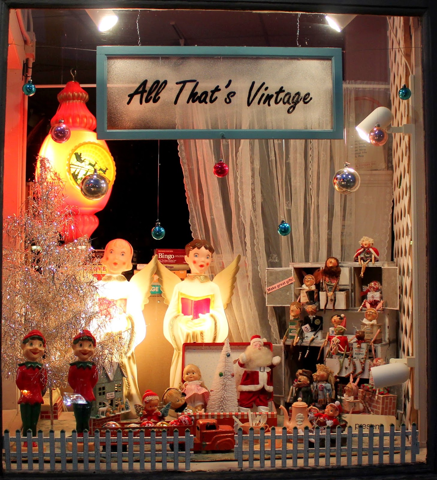 All That's Vintage All That's Vintage Window Displays (Merry Christmas)
