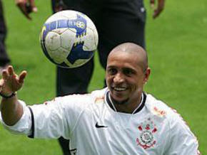 brazilian defender roberto carlos retires ef times roberto carlos retires to become anzhis director 290x218 brazilian defender roberto carlos retires ef times roberto carlos retires to become anzhis director 290x218