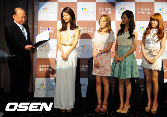[14-04-2012] TaeYeon, Tiffany, SeoHyun và SooYoung tại lễ bổ nhiệm là đại sứ của Korea Retinitis Pigmentosa Society Snsd+Korea+Retintis+Pigmentosa+Society+ambassadors+(1)