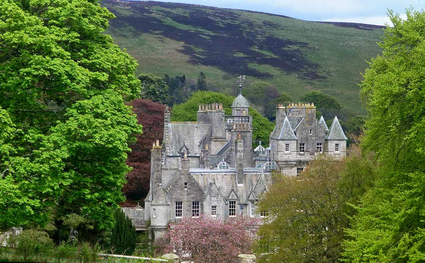 Alex and Bob`s Blue Sky Scotland Dun Rig. The Glen. Tennant Estate