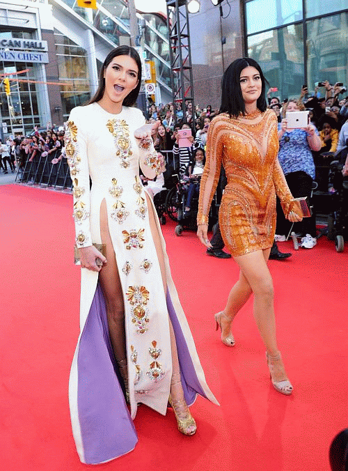 Kendal and Kylie Jenner exude elegance in their Gown to the Canadian crowds Kendal and Kylie Jenner showed off a hind of side legs from every angel in the Much Music Video Awards at Toronto, Canada on Sunday, June 15, 2014.