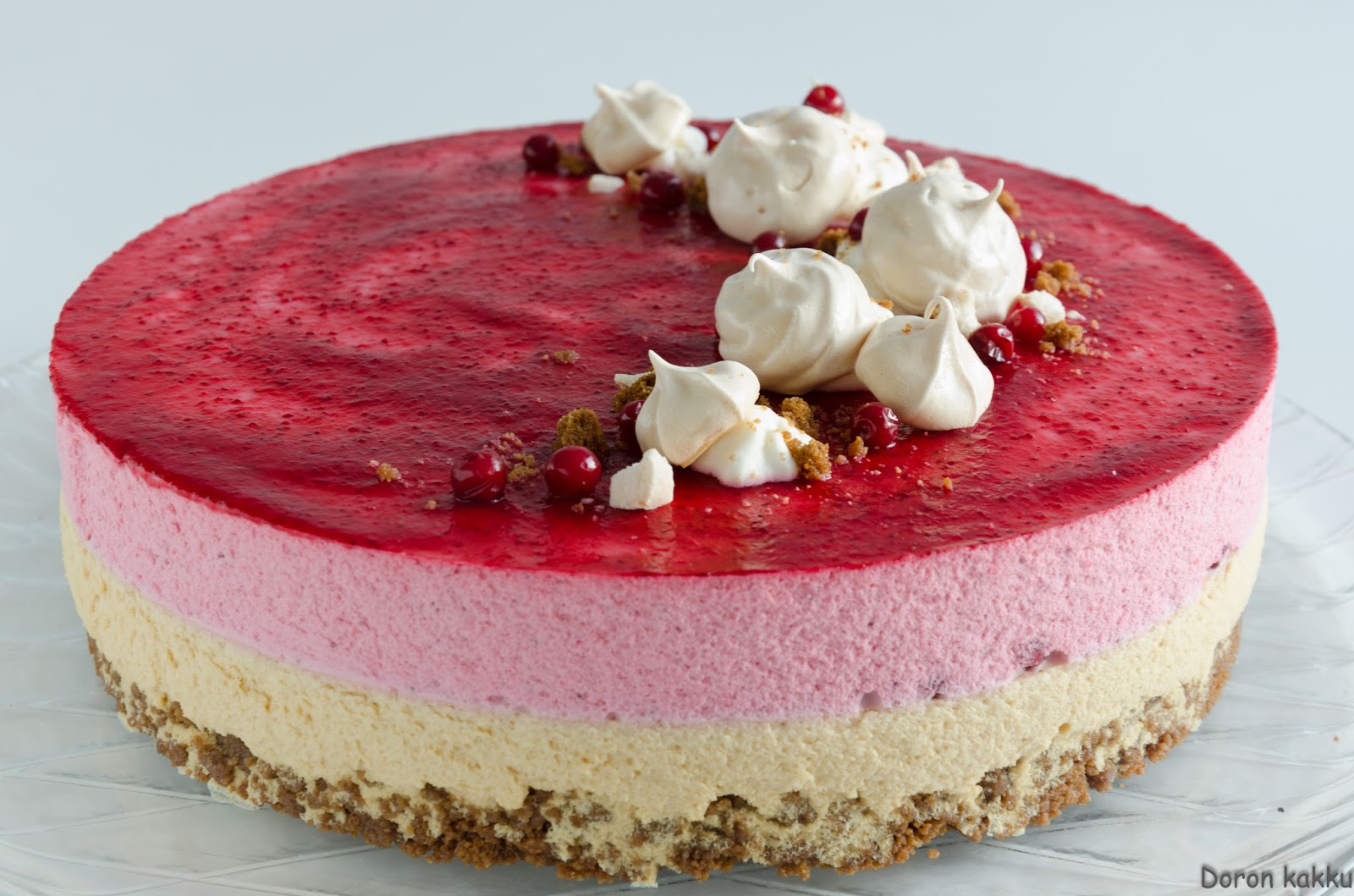 Doron kakku Kinuskipuolukkamoussekakku!