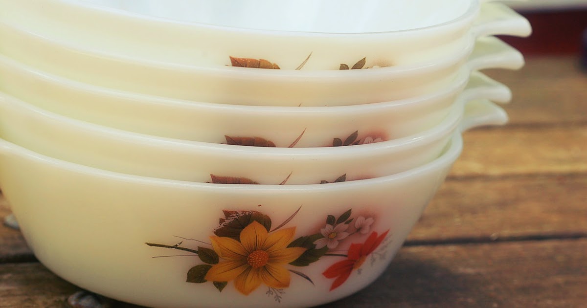 Lil Vintage Me Pyrex & Rhubarb Pudding