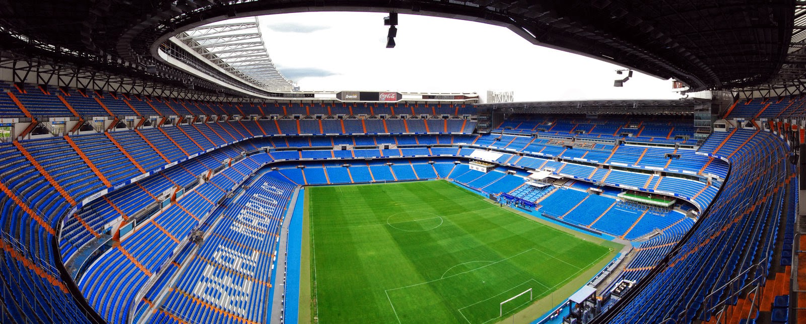 Santiago_Bernabeu_Stadium_by_sparklesofadewdrop.jpg