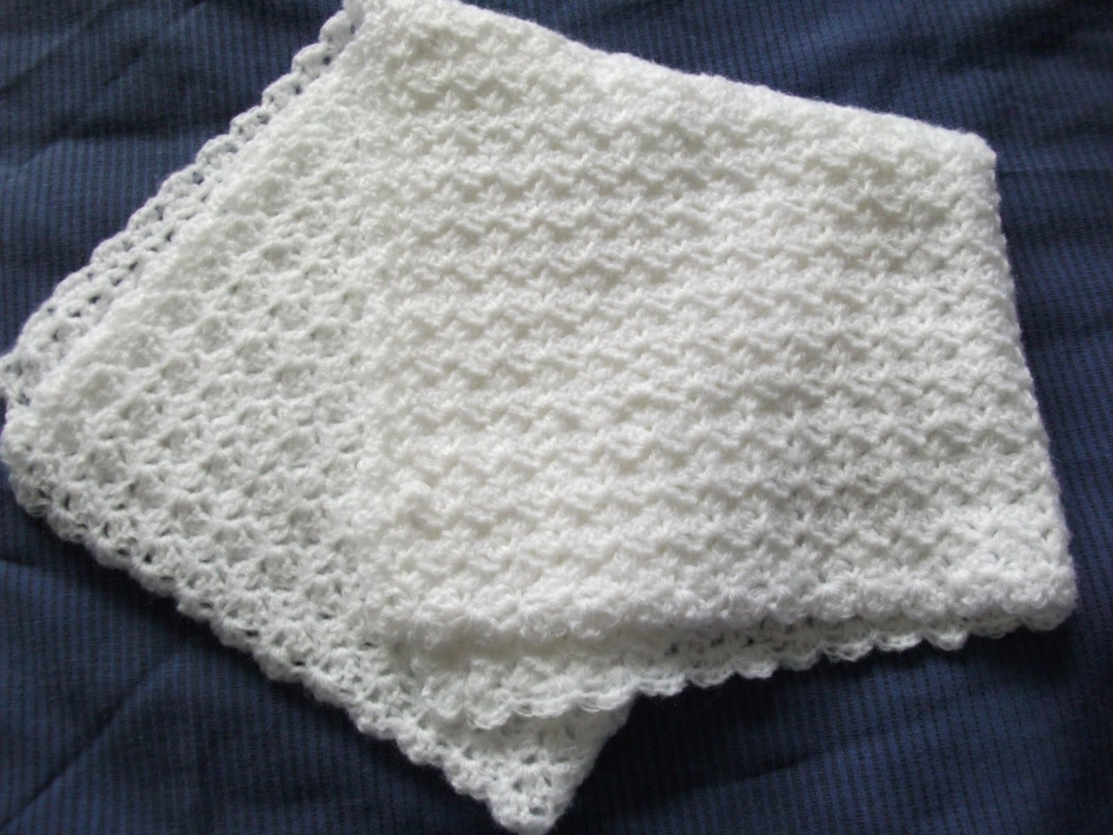 .Linda's Crafty Corner: Shell Stitch Preemie Blanket