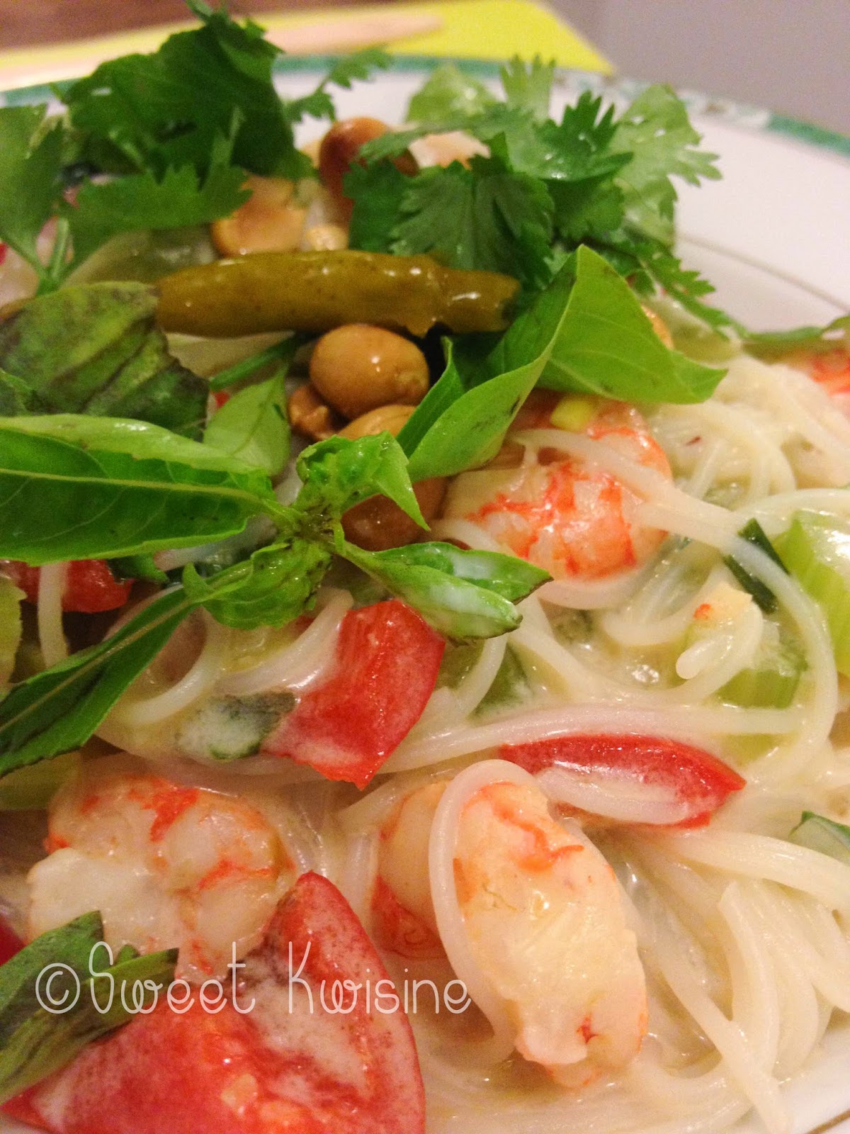 La soupe de nouilles aux crevettes au lait de coco
