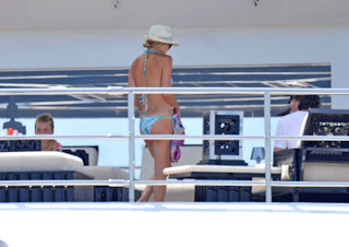 Kate Hudson shows off her hot bikini body