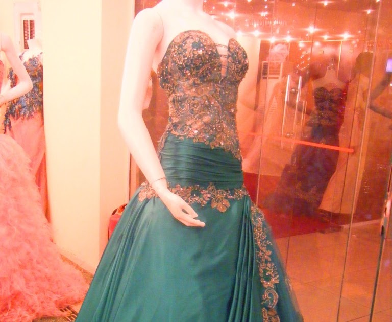 gaun mantel sederhana aksesoris