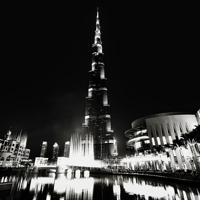 Черно-белые фотографии ночного Дубая