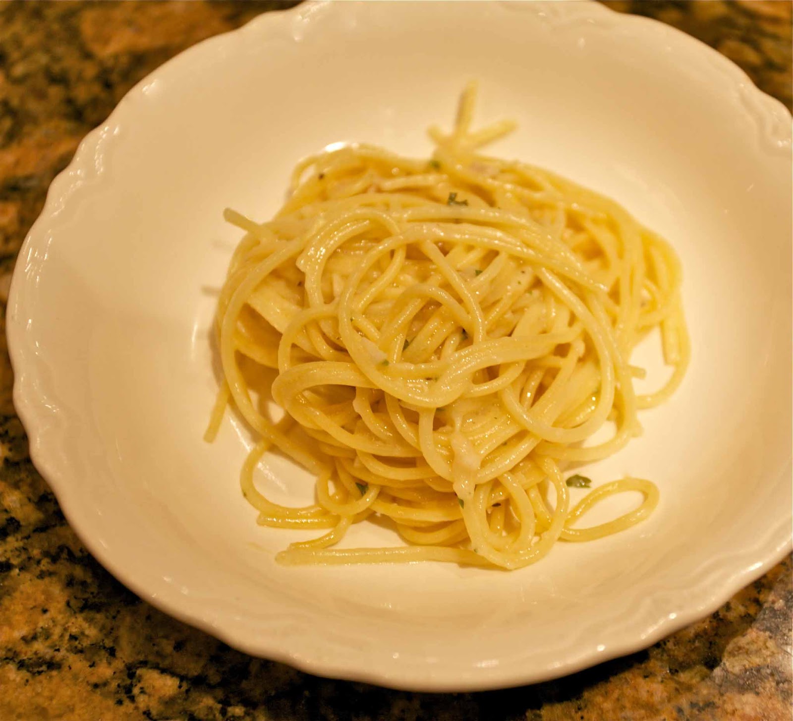 Creamy Roasted Garlic Spaghetti