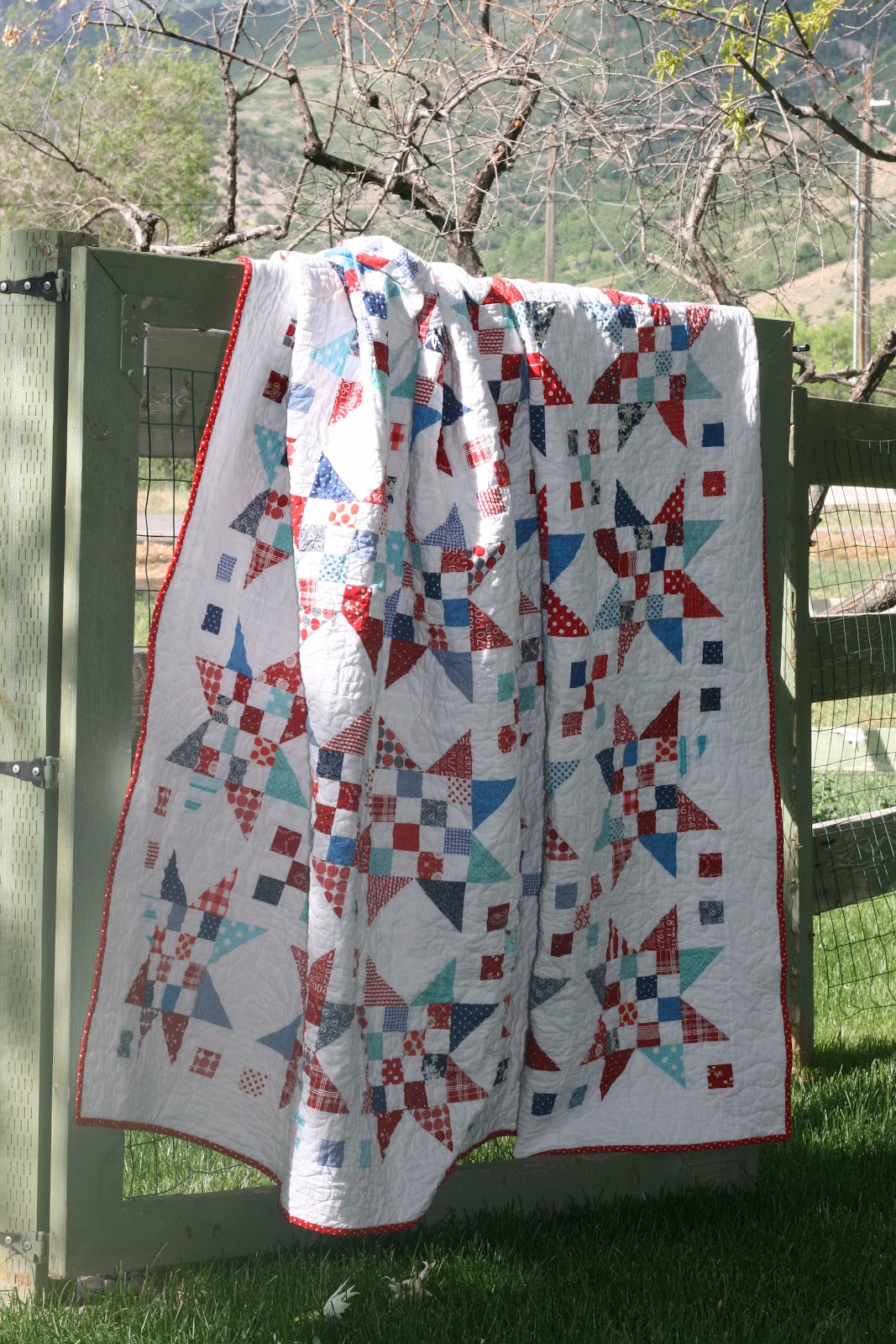 Gigi's Thimble Scrap Jar Stars Quilt {Done}