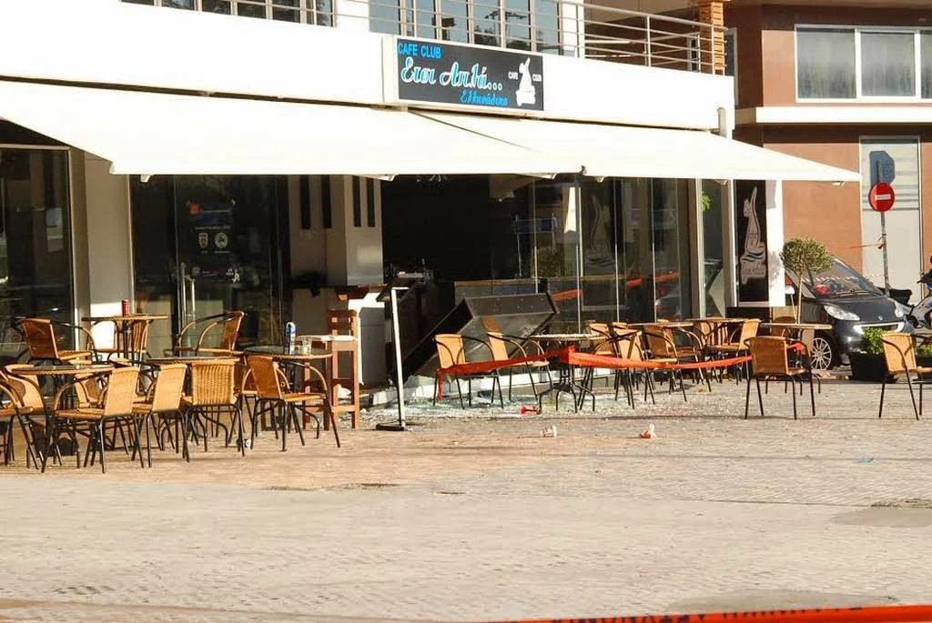 Μακελειό σε μπαρ του Πειραιά - Σε κατάσταση αμόκ πυροβόλησε με καλάσνικοφ και «γάζωσε» τους θαμώνες! (ΦΩΤΟ & ΒΙΝΤΕΟ)
