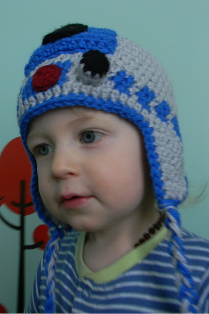 Nesting Sticks: Crocheted R2D2 Earflap Hat {Pattern}