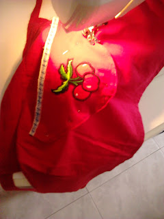 Delantal infantil. Delantal infantil, reciclar blusa, reciclar ropa