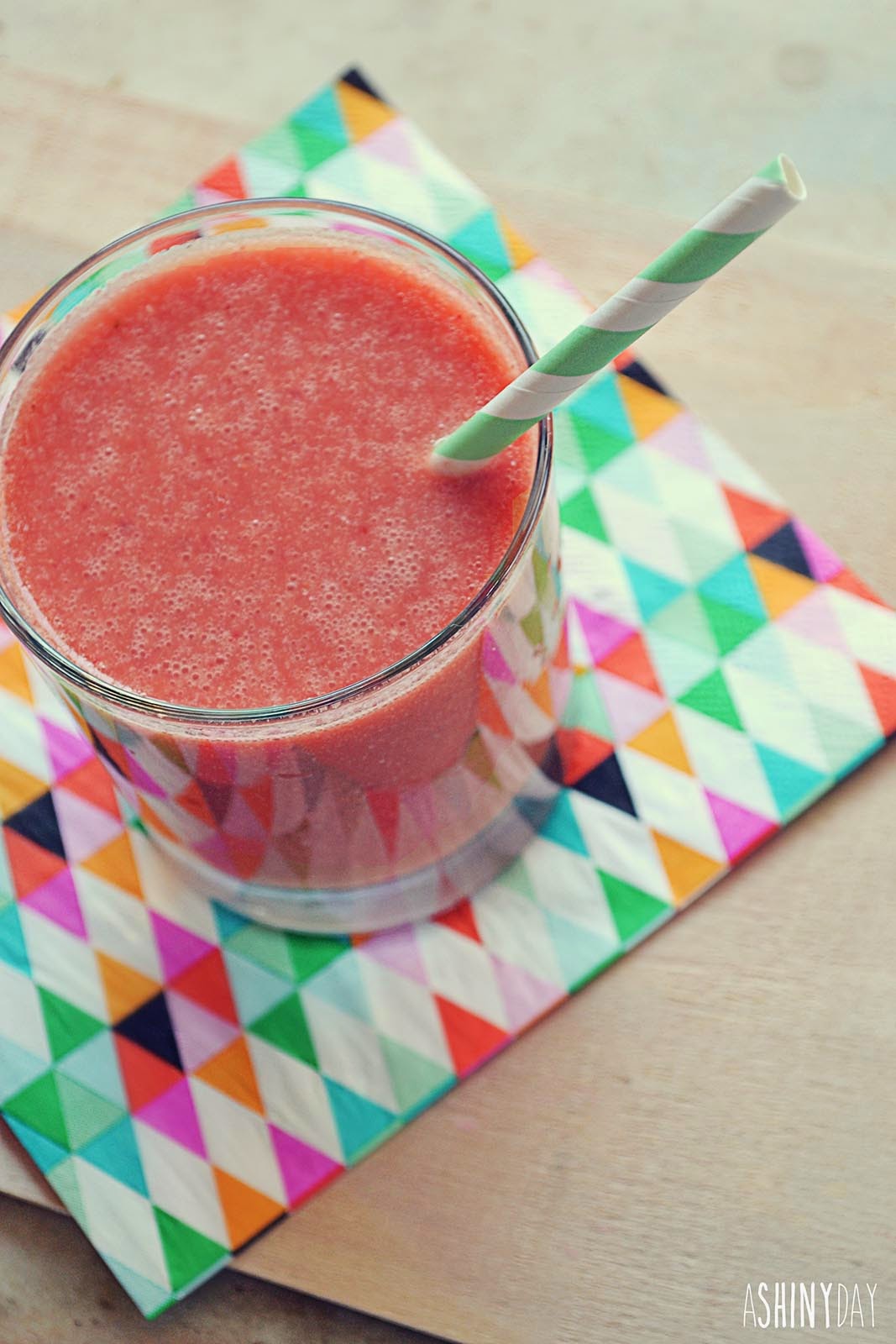 A Shiny Day Strawberries+Spinach Juice