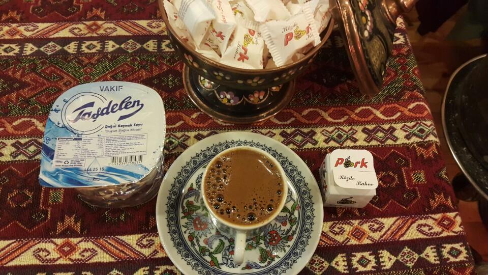 Közde Türk Kahvesi İçtiniz mi Hiç? Yeşimle Her Telden Hayata ve