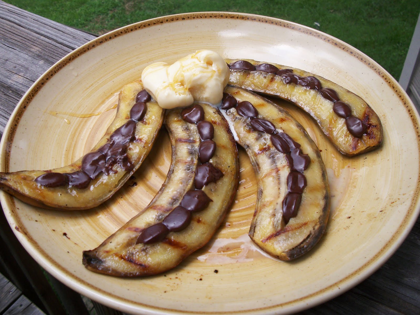 What's Cooking With Melissa? Grilled Bananas Foster with Vanilla Ice