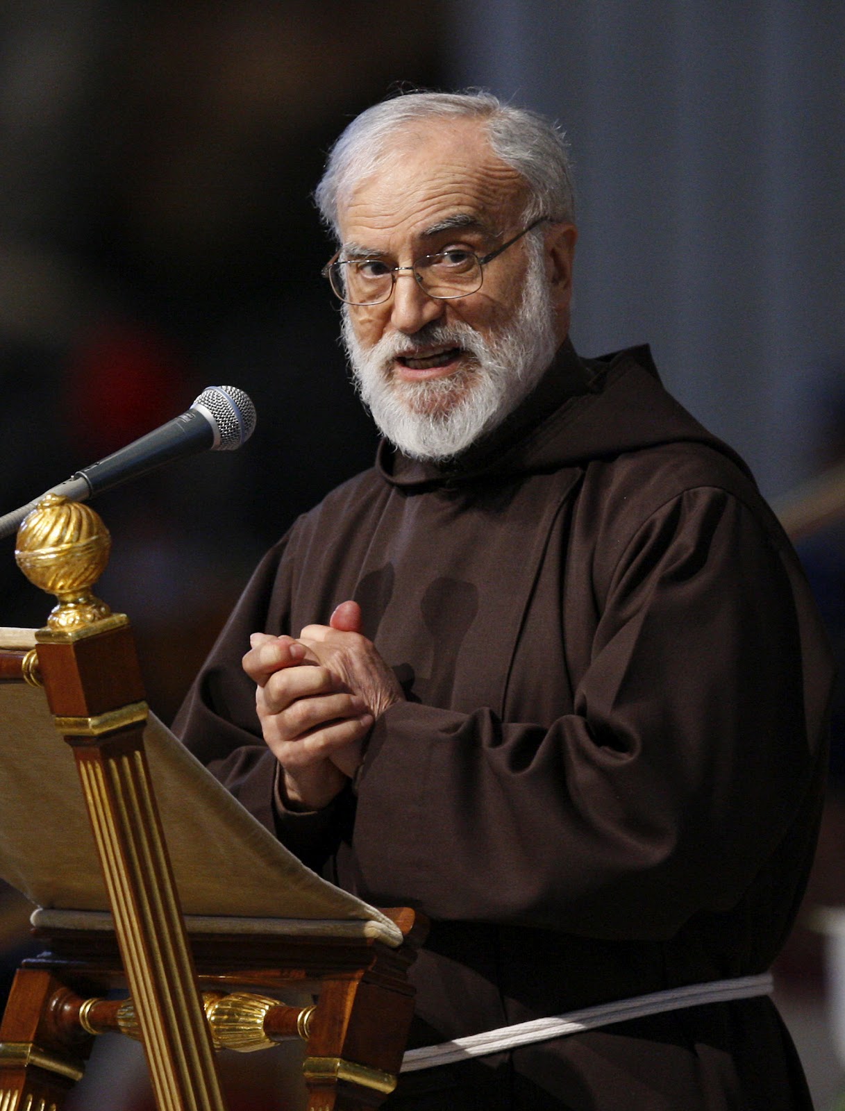 Sacerdote eterno PADRE RANIERO CANTALAMESSA