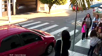 브라질 강도 사살하는 여자 경찰.gif1