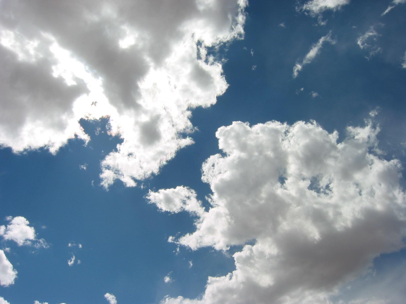MeyiMeyi: Cloudy Thursday