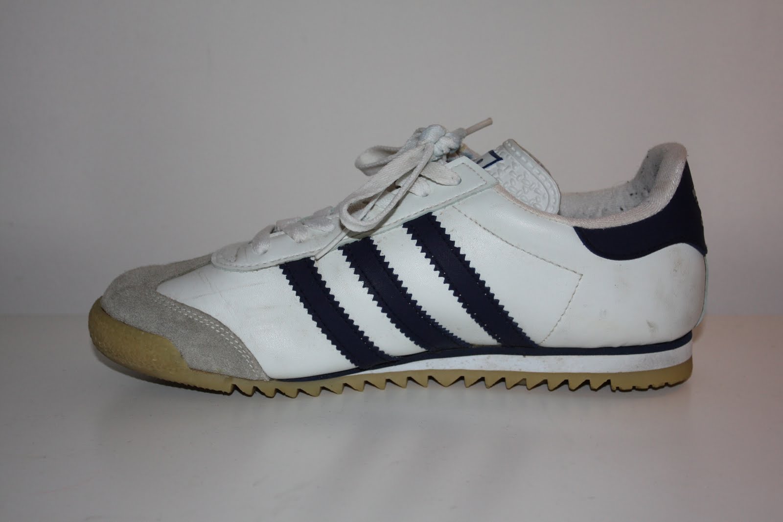 adidas rom 44