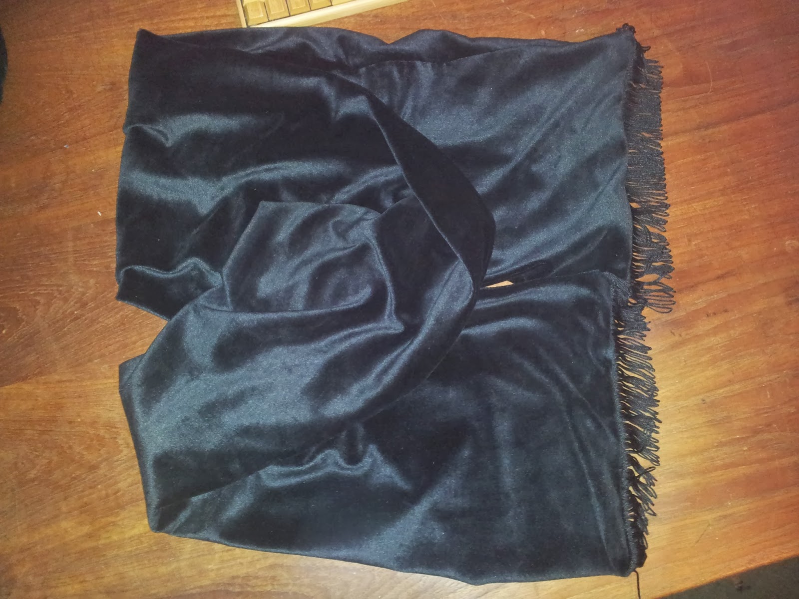 Fabric8 Online. Textile News and Views How to make a Velvet Scarf