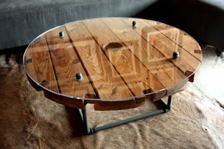 Muebles de palets: Hacer una mesa con una bobina de madera