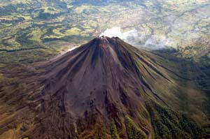 Volcán Arenal: El Dios del Fuego