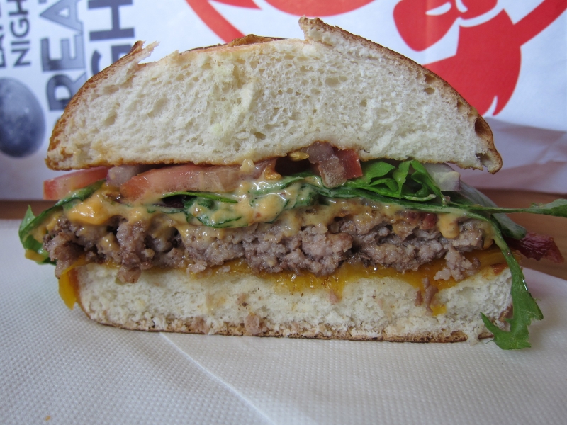 Review Wendy's Pretzel Bacon Cheeseburger Brand Eating