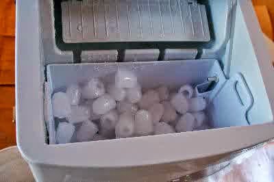 Description of Magic Chef Portable Countertop Ice Maker MCIM22TS