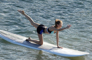 Market on the lovely beach at St. Barts on Friday, December 11, 2015 for the paddle boarding session and the photographer cameras whose mission was to follow: Behati Prinsloo, 26, appeared perfect in a pink bikini, while Sara Sampaio, 24, decided flawless in a yellow bikini.