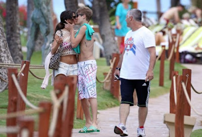 Selena Gomez Justin Bieber kiss