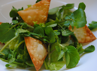 Salada de Folhas Verdes com "Croutons" de Pastel Salada de Folhas Verdes com "Croutons" de Pastel (vegana)