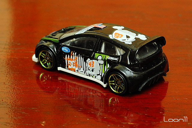 tomica ford fiesta