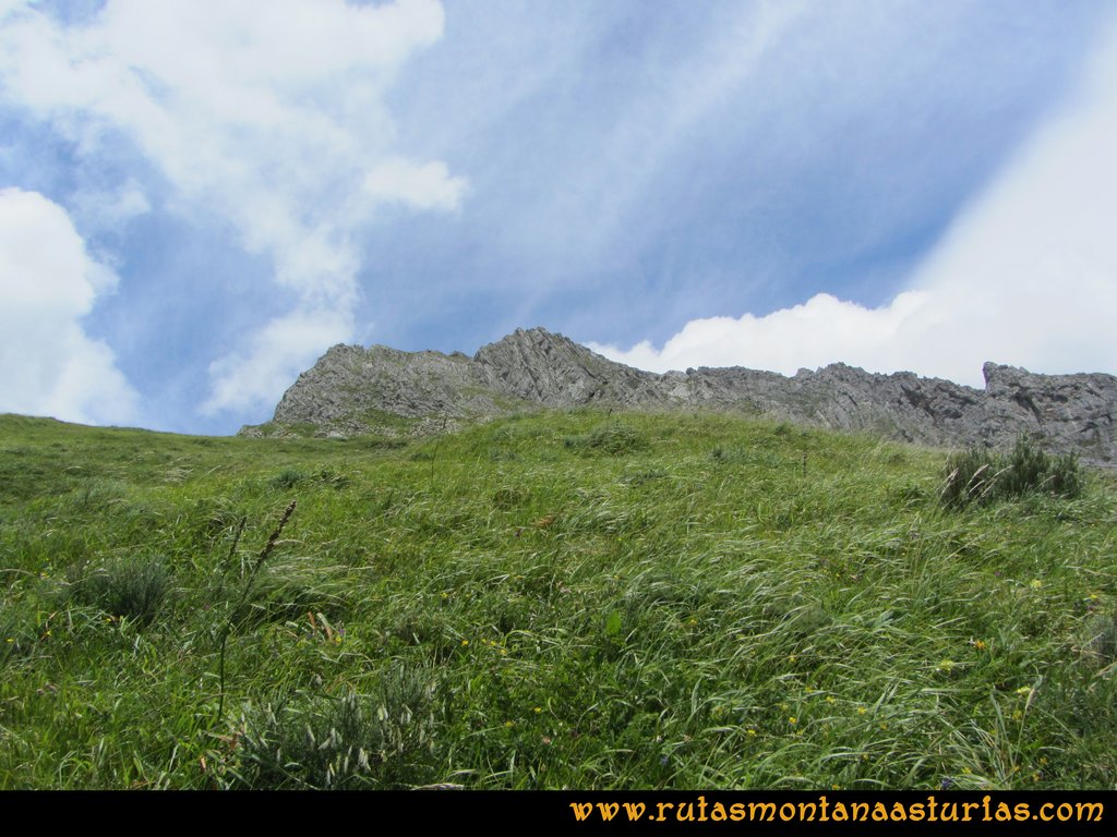 Ruta Tuiza Siegalavá: Bajando zona de la pradera Ruta Tuiza Siegalavá: Bajando zona de la pradera