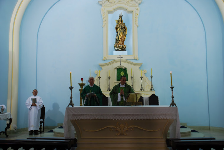 Santa Missa concelebrada pelos padres Rogério Dias, reitor do Seminário e Paulo Augusto Milagres