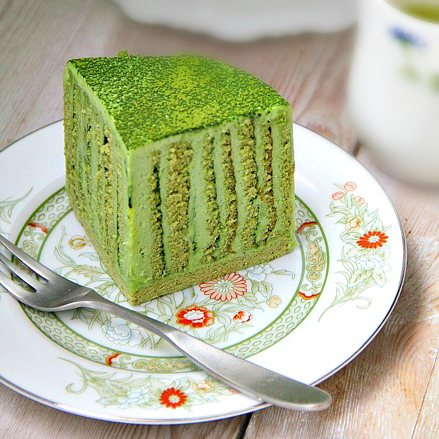 singapore shiok!: matcha vertical swiss roll