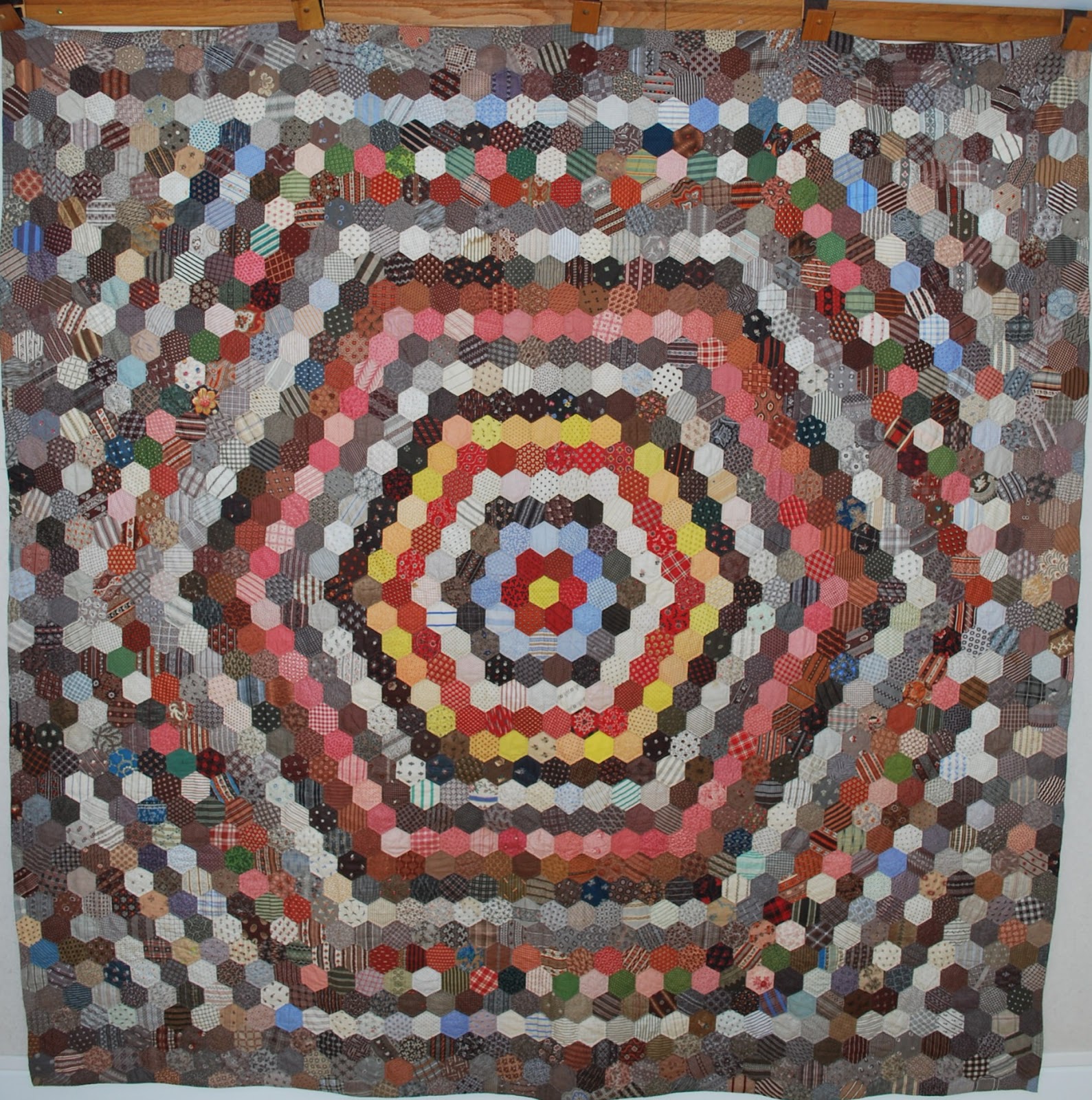 Quilts-Vintage and Antique: Hexagon Mosaic Charm Quilt